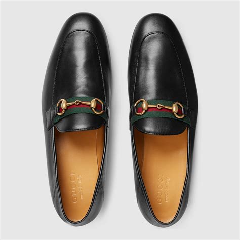 pelliccia nera gucci|Mocassino in pelle con Morsetto e pelliccia .